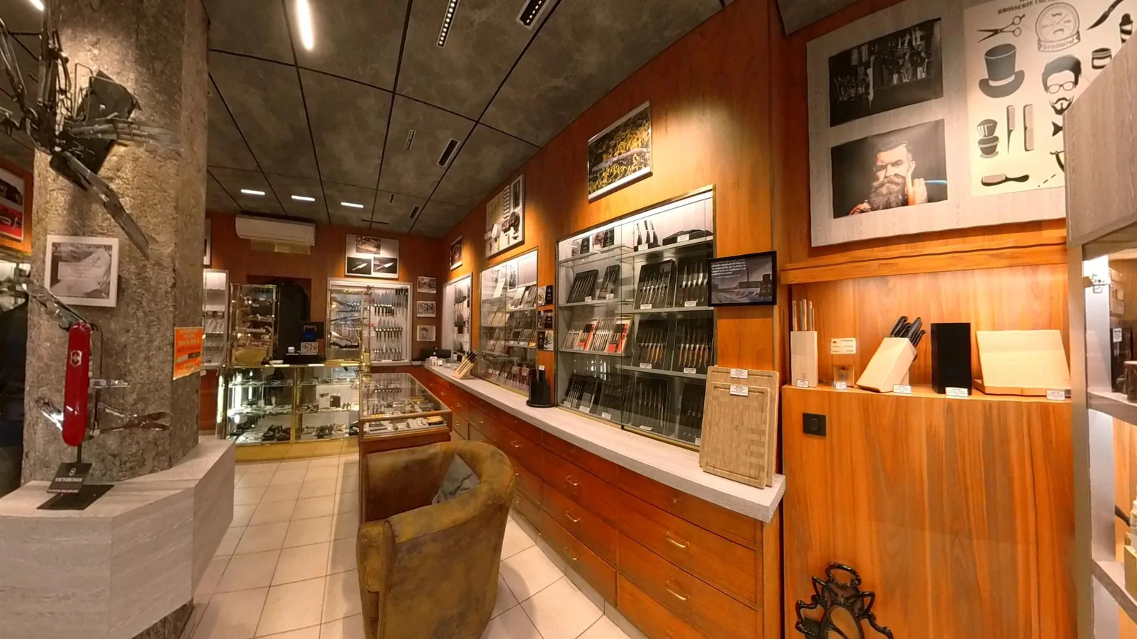Intérieur de la boutique Coutellerie Brossard