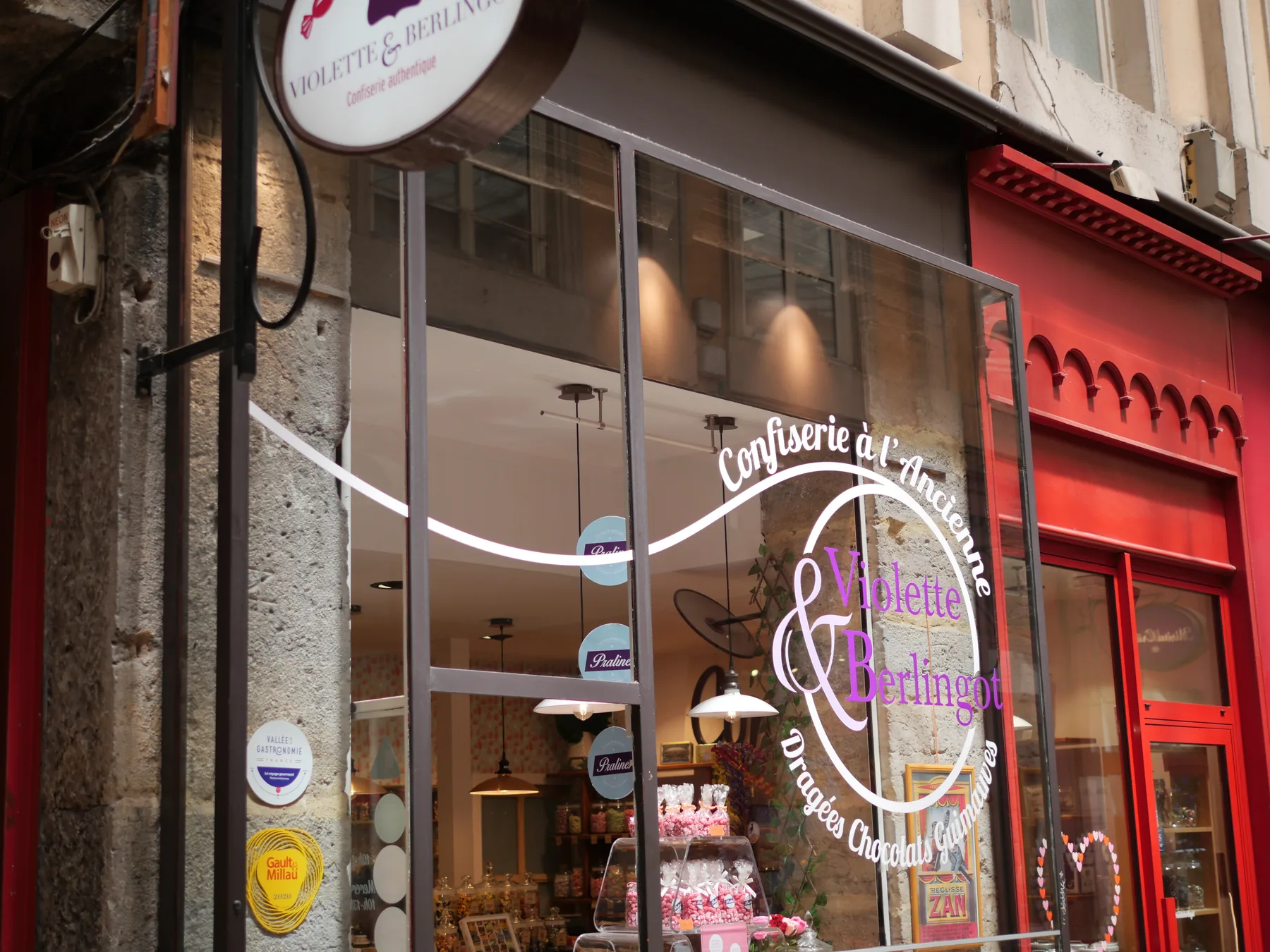 Vitrine Violette & Berlingot au Passage de l’Argue